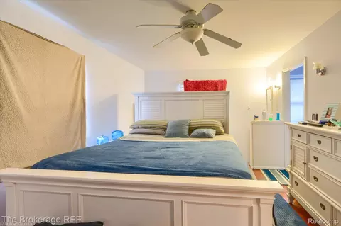 Bedroom - 1401 Eldorado Dr, Flint, MI 48504 photo 2 of 5