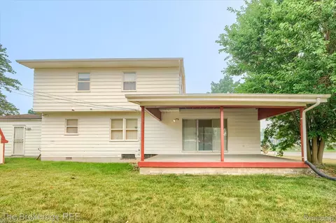 Exterior - 1401 Eldorado Dr, Flint, MI 48504 photo 3 of 5