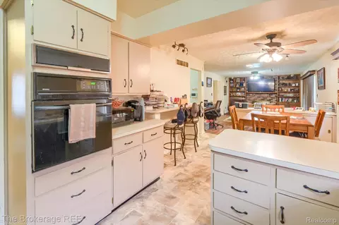 Kitchen - 1401 Eldorado Dr, Flint, MI 48504 photo 3 of 3