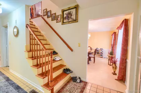Entry Way - 1401 Eldorado Dr, Flint, MI 48504 photo 2 of 2