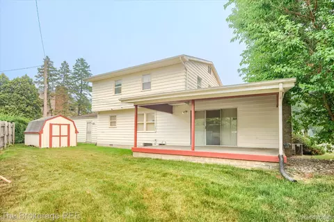 Exterior - 1401 Eldorado Dr, Flint, MI 48504 photo 4 of 5