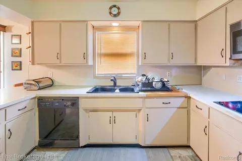 Kitchen - 1401 Eldorado Dr, Flint, MI 48504 photo 1 of 3