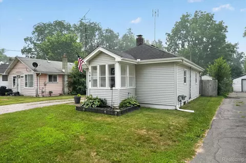 3419 Gypsy Ln, Leoni, MI 49202 photo 2
