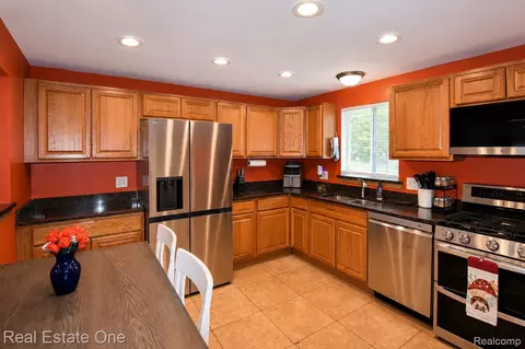 Kitchen - 15404 Colbert St, Romulus, MI 48174 photo 2 of 3