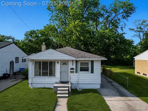 29632 Hazelwood St, Inkster, MI 48141