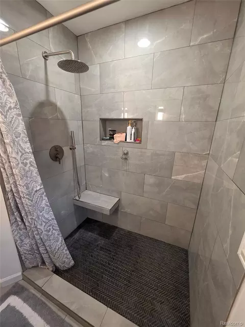 Bath - 22039 Haskell St, Taylor, MI 48180 photo 3 of 4