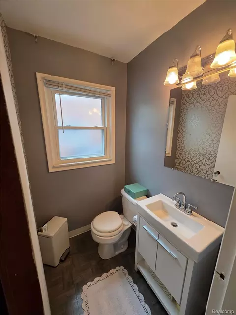 Bath - 22039 Haskell St, Taylor, MI 48180 photo 1 of 4