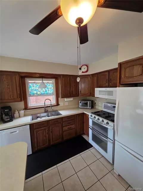 Kitchen - 22039 Haskell St, Taylor, MI 48180 photo 1 of 2