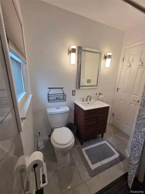 Bath - 22039 Haskell St, Taylor, MI 48180 photo 2 of 4