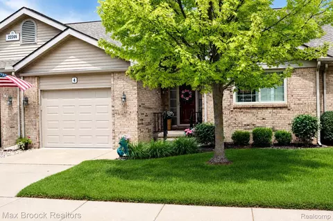 22205 Quail Run Cir, South Lyon, MI 48178