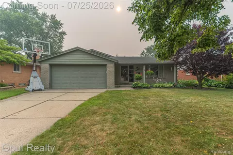 15520 Fitzgerald St, Livonia, MI 48154