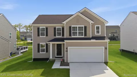 249 Saddleback Ct, White Lake, MI 48386
