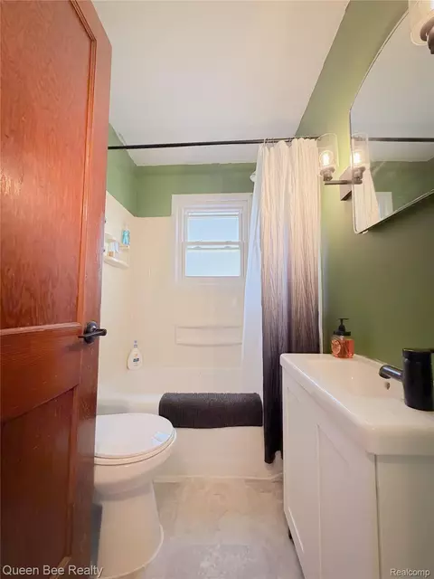 Bath - 126 Bartlett St, Harbor Beach, MI 48441 photo 1 of 1