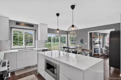 Kitchen - 525 Springfield Dr, Canton, MI 48188 photo 2 of 5