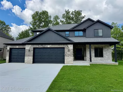 3418 Round Tree Dr, China, MI 48054