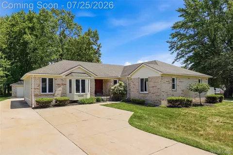 34294 Maple Lane Dr, Sterling Heights, MI 48312