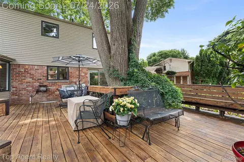 Exterior - 5963 Cliffside Dr, Troy, MI 48085 photo 6 of 13