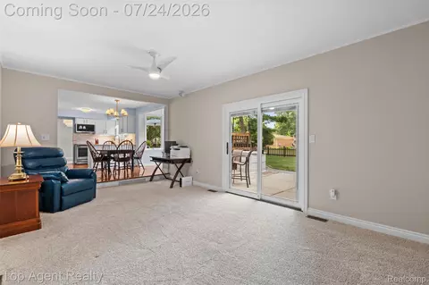 Living - 5963 Cliffside Dr, Troy, MI 48085 photo 2 of 5