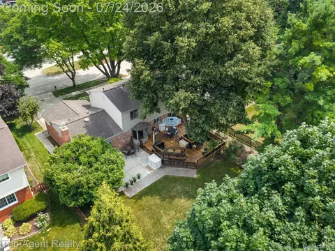 Exterior - 5963 Cliffside Dr, Troy, MI 48085 photo 12 of 13