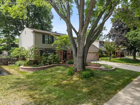 Exterior - 5963 Cliffside Dr, Troy, MI 48085 photo 11 of 13