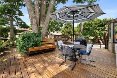 Exterior - 5963 Cliffside Dr, Troy, MI 48085 photo 5 of 13