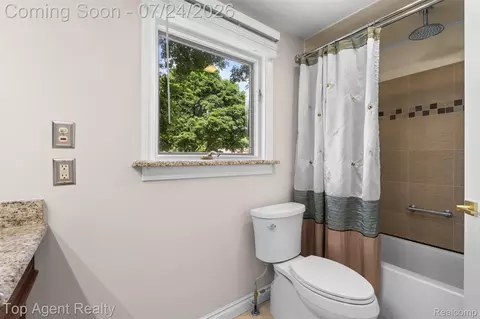 Bath - 5963 Cliffside Dr, Troy, MI 48085 photo 3 of 5
