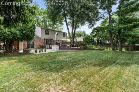 Exterior - 5963 Cliffside Dr, Troy, MI 48085 photo 9 of 13