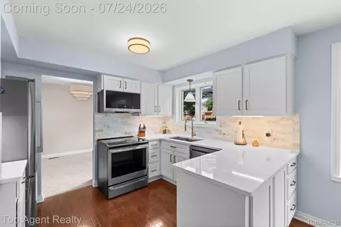Kitchen - 5963 Cliffside Dr, Troy, MI 48085 photo 1 of 5