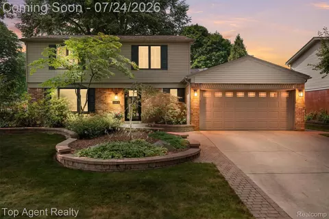 Exterior - 5963 Cliffside Dr, Troy, MI 48085 photo 2 of 13
