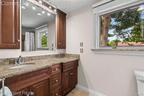 Bath - 5963 Cliffside Dr, Troy, MI 48085 photo 2 of 5