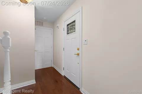 Entry Way - 5963 Cliffside Dr, Troy, MI 48085 photo 2 of 3