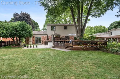 Exterior - 5963 Cliffside Dr, Troy, MI 48085 photo 8 of 13