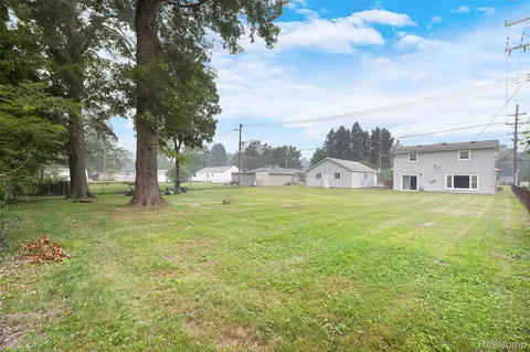 Exterior - 37483 Barth St, Romulus, MI 48174 photo 2 of 4