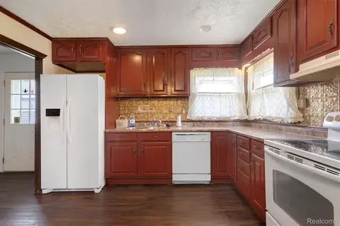 Kitchen - 37483 Barth St, Romulus, MI 48174 photo 2 of 3