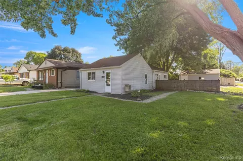 8279 Hugh St, Westland, MI 48185