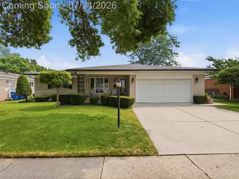 30056 Blancke Dr, Warren, MI 48093