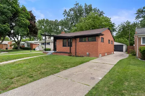 24300 Seneca St, Oak Park, MI 48237