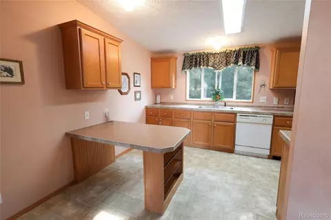 Kitchen - 3423 Green Apple Ct, Ash, MI 48117 photo 4 of 4
