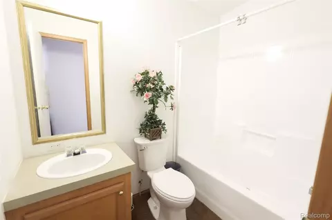 Bath - 3423 Green Apple Ct, Ash, MI 48117 photo 1 of 4