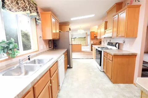 Kitchen - 3423 Green Apple Ct, Ash, MI 48117 photo 2 of 4