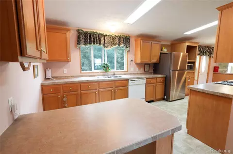 Kitchen - 3423 Green Apple Ct, Ash, MI 48117 photo 3 of 4