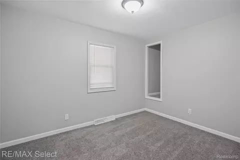 Bedroom - 2046 Lambden Rd, Flint, MI 48532 photo 2 of 3