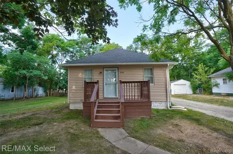 Exterior - 2046 Lambden Rd, Flint, MI 48532 photo 1 of 2