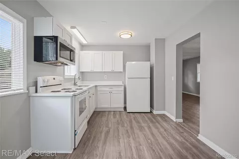 Kitchen - 2046 Lambden Rd, Flint, MI 48532 photo 2 of 3