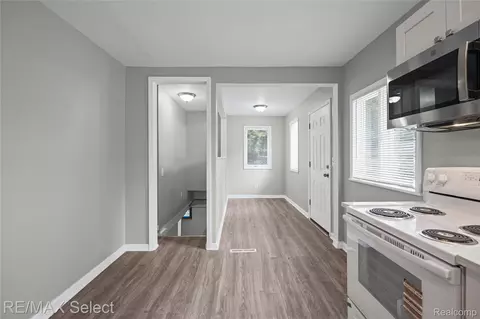 Entry Way - 2046 Lambden Rd, Flint, MI 48532 photo 1 of 3