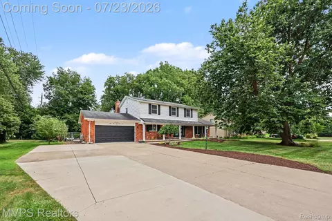 6949 Cottonwood Knl, West Bloomfield, MI 48322