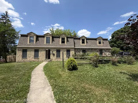 427 Woodbridge Dr, Grand Blanc, MI 48439