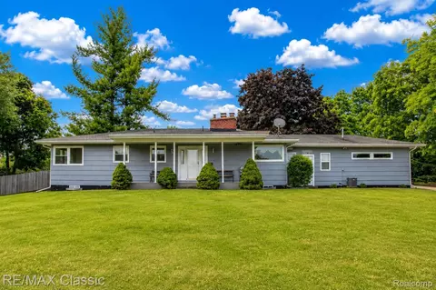 10268 7 Mile Rd, Northville, MI 48167