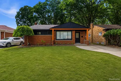 21661 Whitmore St, Oak Park, MI 48237