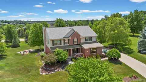 981 Coventry Ct, Oxford, MI 48371